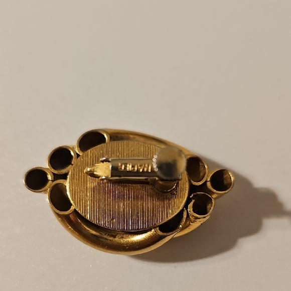 Kenneth Jay Lane Gold and Cream Earrings - Picture 4 of 5